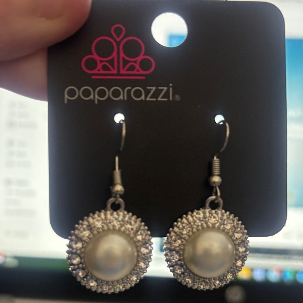 Paparazzi Silver Pearl Earrings
